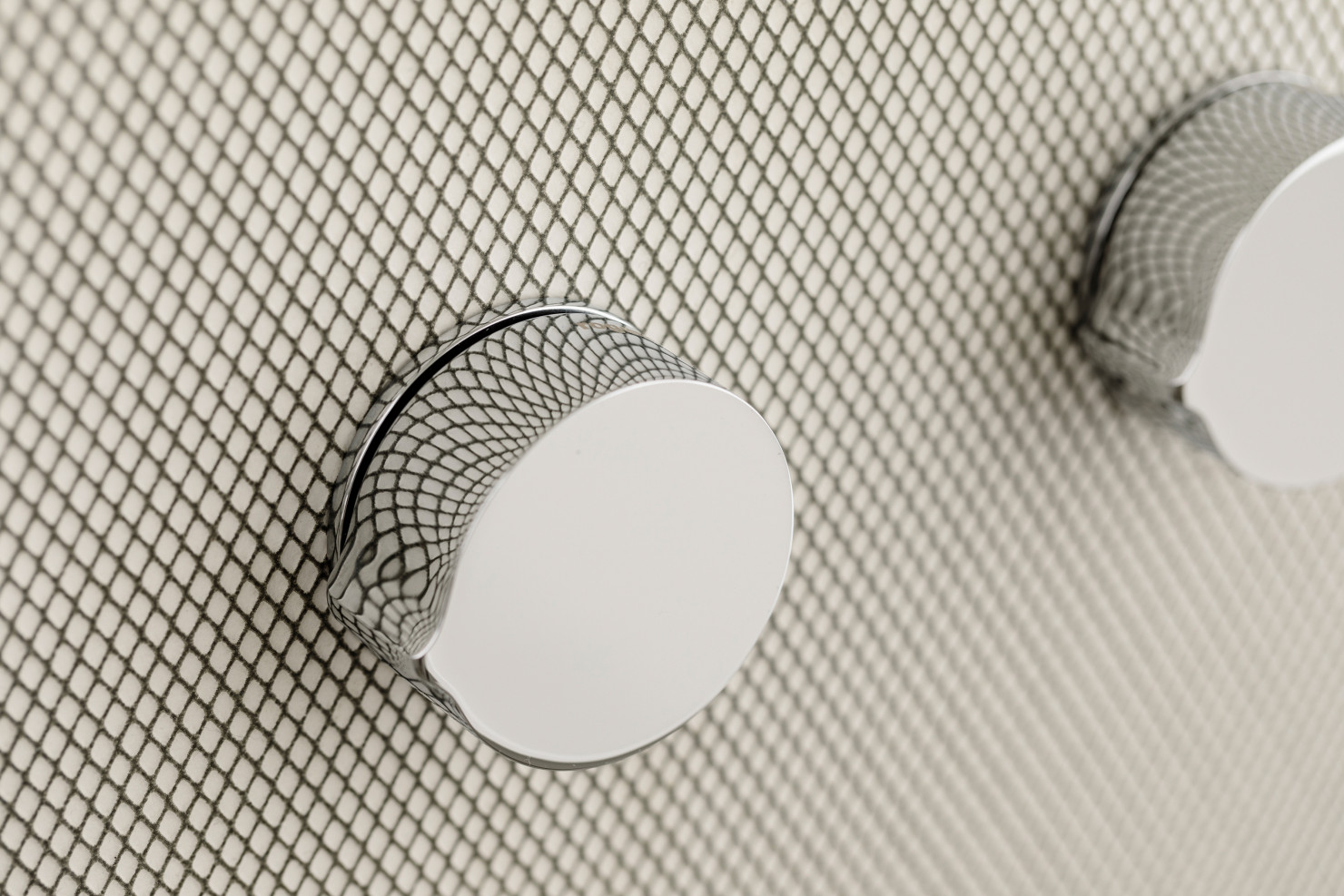 I understand the importance of practicing domestic rituals with ease. My attention to detail is reflected in every step of the consultation, design and construction process. Millimetres matter to me because they create poetic experiences.